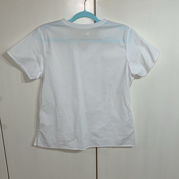 NWOT Women’s size medium WonderWink scrub top - Picture 2 of 7